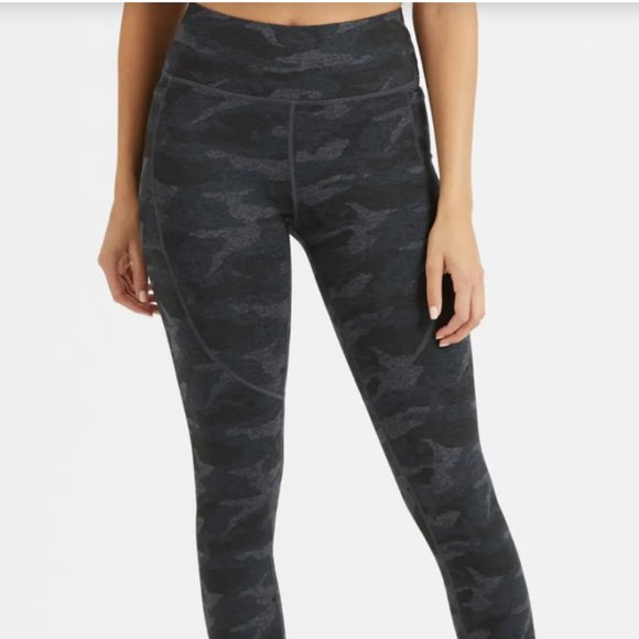 Vuori Pants - NWT Vuori grey camo elevation legging x small